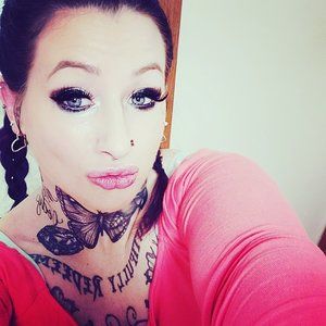 Meet your Posher, Adrienne